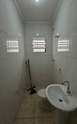 Casa à venda com 125m², 2 quartos e 2 vagasBanheiro - quarto 1