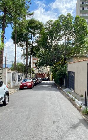 Casa à venda com 200m², 3 quartos e 4 vagas Casa à venda com 200m², 3 quartos e 4 vagasVista da Rua
