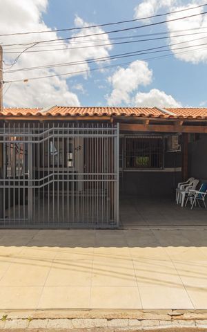 Casa à venda com 120m², 2 quartos e 2 vagas Casa à venda com 120m², 2 quartos e 2 vagasFachada/Vista da Rua