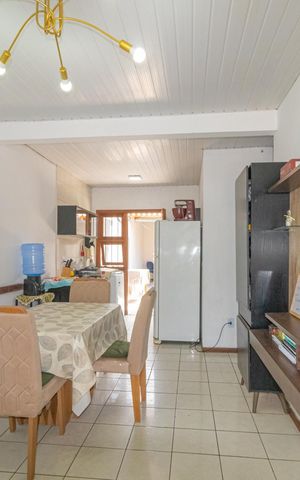 Casa à venda com 120m², 2 quartos e 2 vagas Casa à venda com 120m², 2 quartos e 2 vagasSala