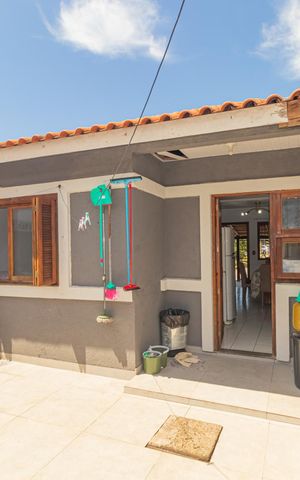 Casa à venda com 120m², 2 quartos e 2 vagas Casa à venda com 120m², 2 quartos e 2 vagasFachada Posterior