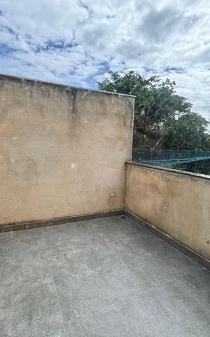 Casa de condomínio à venda com 232m², 4 quartos e 1 vaga Casa de condomínio à venda com 232m², 4 quartos e 1 vagaVaranda do quarto
