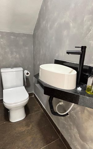 Casa de condomínio à venda com 232m², 4 quartos e 1 vaga Casa de condomínio à venda com 232m², 4 quartos e 1 vagaLavabo