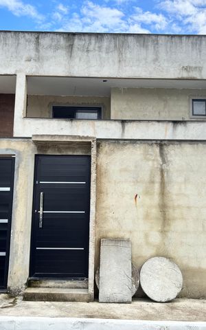 Casa de condomínio à venda com 232m², 4 quartos e 1 vaga Casa de condomínio à venda com 232m², 4 quartos e 1 vagaFachada