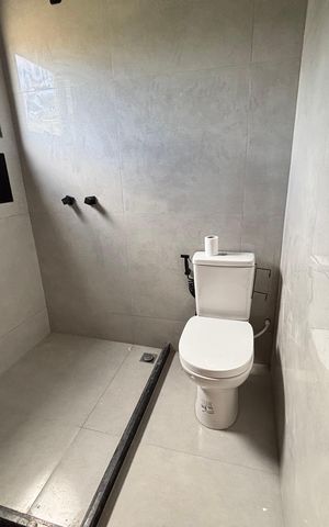 Casa de condomínio à venda com 232m², 4 quartos e 1 vaga Casa de condomínio à venda com 232m², 4 quartos e 1 vagaBanheiro do quarto 4