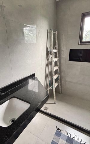 Casa de condomínio à venda com 232m², 4 quartos e 1 vaga Casa de condomínio à venda com 232m², 4 quartos e 1 vagaBanheiro do quarto 3