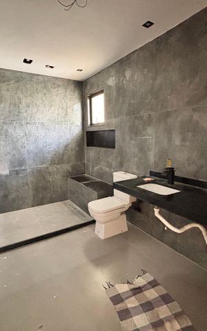 Casa de condomínio à venda com 232m², 4 quartos e 1 vaga Casa de condomínio à venda com 232m², 4 quartos e 1 vagaBanheiro do Quarto 2