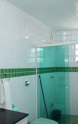 Casa à venda com 326m², 4 quartos e 5 vagasBanheiro 2