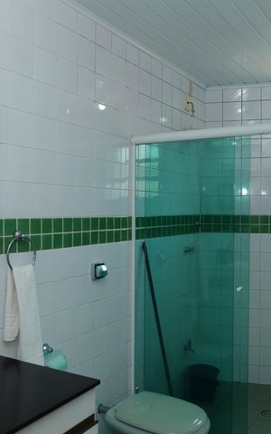 Casa à venda com 326m², 4 quartos e 5 vagasBanheiro 2