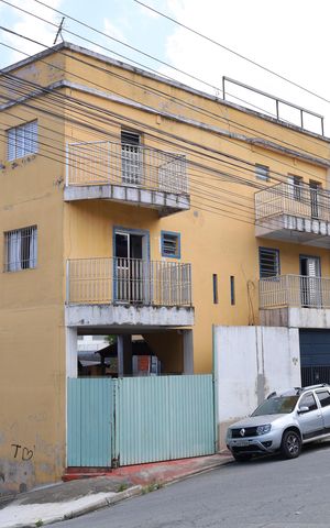 Casa à venda com 326m², 4 quartos e 5 vagasFachada do imóvel - Placa instalada no portão do imóvel - Código da placa: YEQA-475