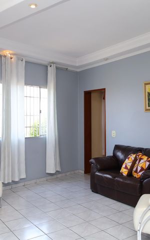 Casa à venda com 326m², 4 quartos e 5 vagasSala