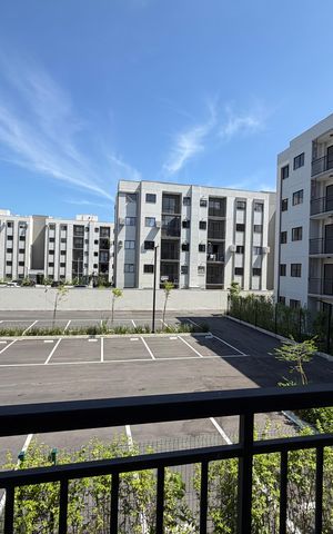 Apartamento à venda com 46m², 2 quartos e 1 vaga Apartamento à venda com 46m², 2 quartos e 1 vagaSala - Varanda