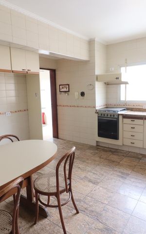 Apartamento à venda com 155m², 5 quartos e 2 vagasCozinha