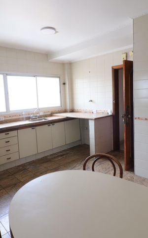 Apartamento à venda com 155m², 5 quartos e 2 vagasCozinha
