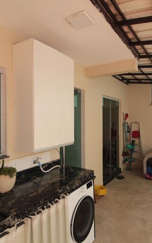 Casa à venda com 114m², 3 quartos e 4 vagasÁrea de Serviço