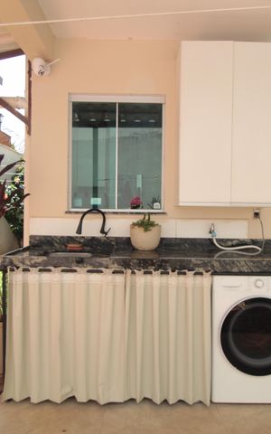 Casa à venda com 114m², 3 quartos e 4 vagasÁrea de Serviço