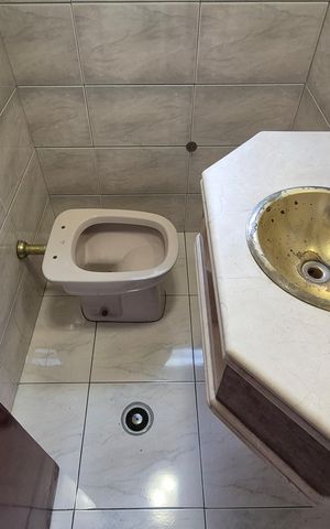 Casa à venda com 270m², 4 quartos e 4 vagas Casa à venda com 270m², 4 quartos e 4 vagasBanheiro