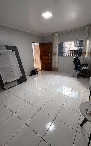 Casa à venda com 200m², 4 quartos e 2 vagas Casa à venda com 200m², 4 quartos e 2 vagasSala