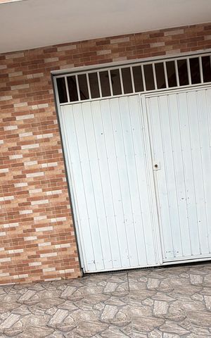 Casa à venda com 200m², 4 quartos e 2 vagas Casa à venda com 200m², 4 quartos e 2 vagasÁrea externa