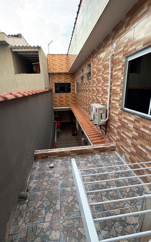 Casa à venda com 200m², 4 quartos e 2 vagas Casa à venda com 200m², 4 quartos e 2 vagasÁrea externa
