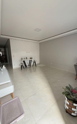 Casa à venda com 200m², 4 quartos e 2 vagas Casa à venda com 200m², 4 quartos e 2 vagasSala