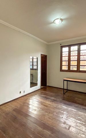 Casa à venda com 180m², 5 quartos e 5 vagas