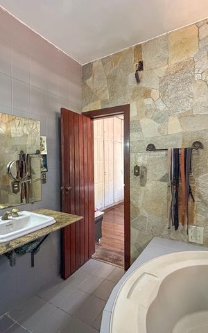 Casa à venda com 180m², 5 quartos e 5 vagas