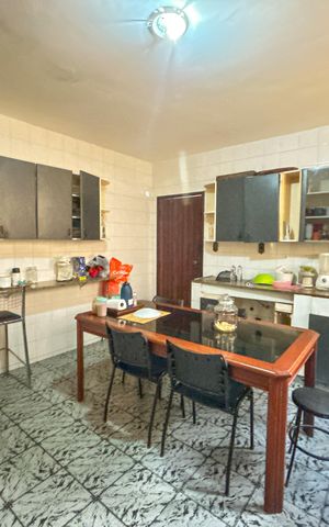 Casa à venda com 180m², 5 quartos e 5 vagas