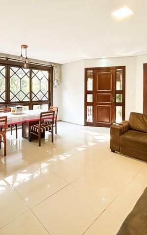 Casa à venda com 180m², 5 quartos e 5 vagas