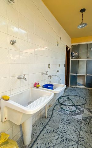 Casa à venda com 180m², 5 quartos e 5 vagas