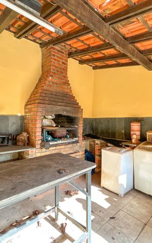 Casa à venda com 180m², 5 quartos e 5 vagas