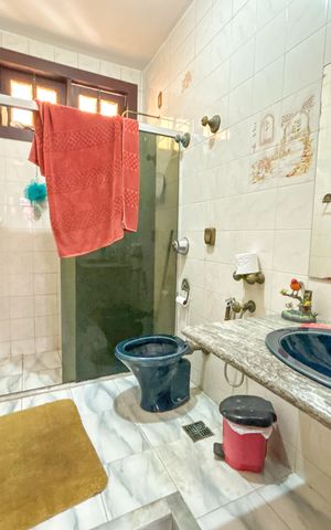 Casa à venda com 180m², 5 quartos e 5 vagas