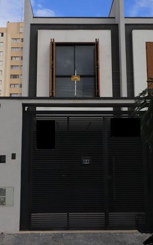 Casa à venda com 150m², 4 quartos e 2 vagasFachada