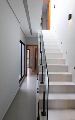 Casa à venda com 150m², 4 quartos e 2 vagasCorredor