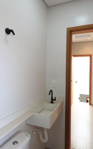 Casa à venda com 150m², 4 quartos e 2 vagasBanheiro da Suíte 4