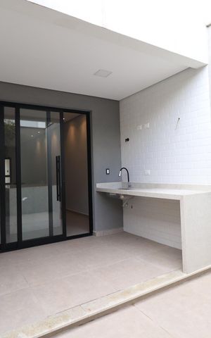 Casa à venda com 150m², 4 quartos e 2 vagasÁrea de Serviço