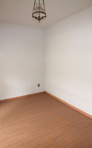 Casa à venda com 360m², 2 quartos e 2 vagasSala