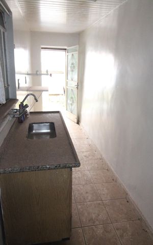 Casa à venda com 360m², 2 quartos e 2 vagasCozinha