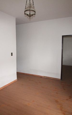 Casa à venda com 360m², 2 quartos e 2 vagasSala
