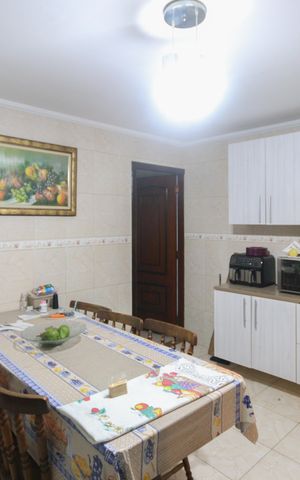 Casa à venda com 180m², 5 quartos e 1 vaga Casa à venda com 180m², 5 quartos e 1 vagaCozinha