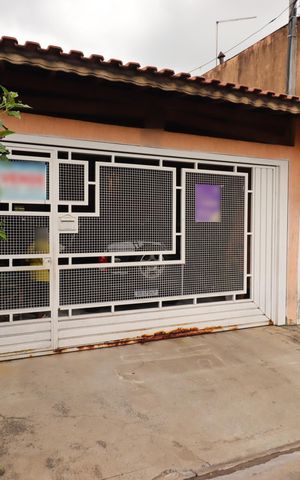Casa à venda com 121m², 3 quartos e 2 vagasFachada
