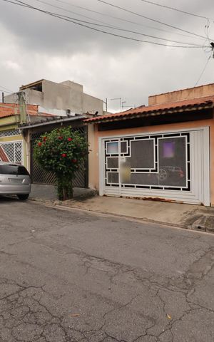 Casa à venda com 121m², 3 quartos e 2 vagasFachada