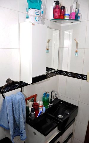 Apartamento à venda com 49m², 2 quartos e 1 vaga Apartamento à venda com 49m², 2 quartos e 1 vagaDetalhe - Banheiro Social