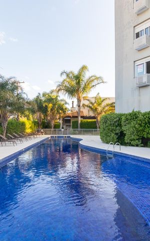 Apartamento à venda com 75m², 3 quartos e 2 vagas Apartamento à venda com 75m², 3 quartos e 2 vagasÁrea comum - Piscina