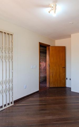 Casa à venda com 280m², 3 quartos e 3 vagas Casa à venda com 280m², 3 quartos e 3 vagasSuíte
