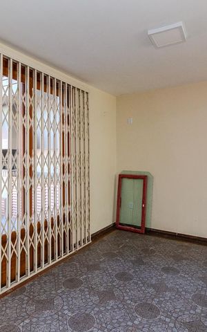 Casa à venda com 280m², 3 quartos e 3 vagas Casa à venda com 280m², 3 quartos e 3 vagasSala