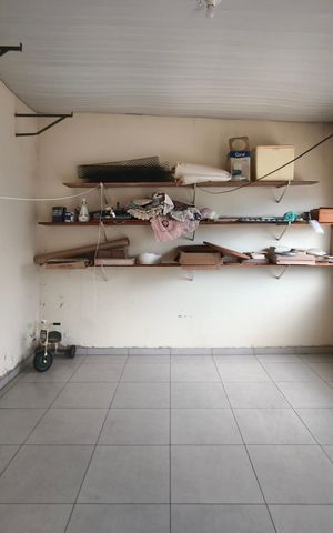 Casa à venda com 250m², 3 quartos e 3 vagas Casa à venda com 250m², 3 quartos e 3 vagasCômodo Extra