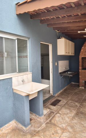 Casa à venda com 250m², 3 quartos e 3 vagas Casa à venda com 250m², 3 quartos e 3 vagasÁrea de Serviço