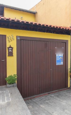 Casa à venda com 225m², 3 quartos e 3 vagasFachada