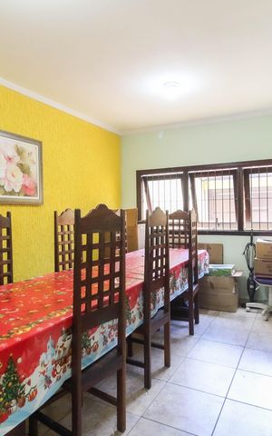 Casa à venda com 225m², 3 quartos e 3 vagasSala
